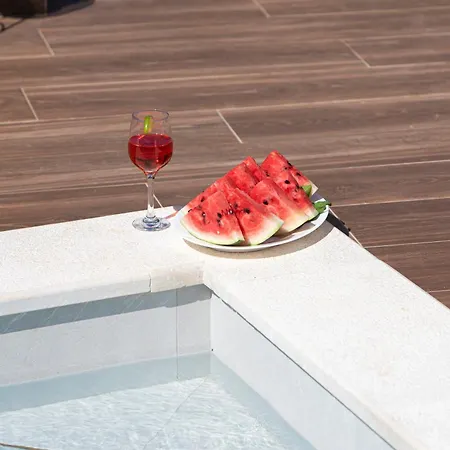 Villa Lumea - 4 Bedroom With Pool *
