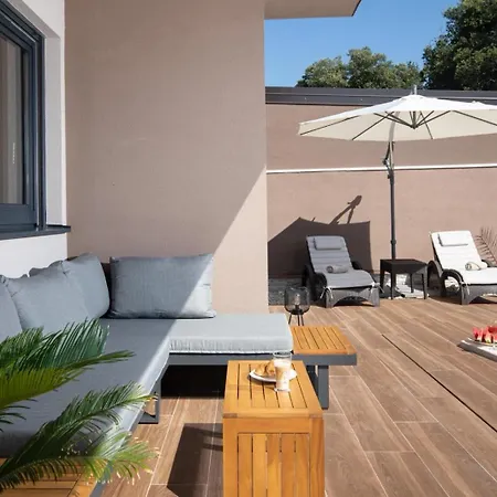 Lumea - 4 Bedroom With Pool Pula