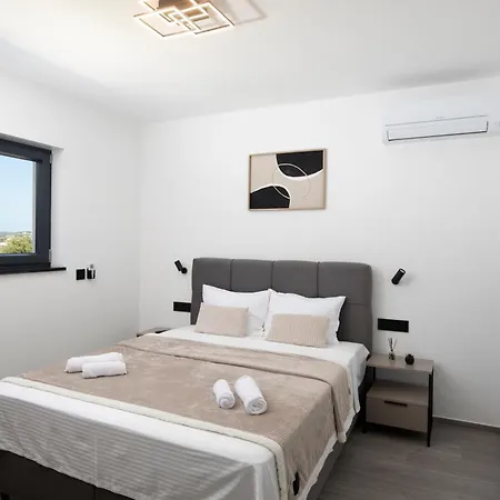 Lumea - 4 Bedroom With Pool Villa Pula