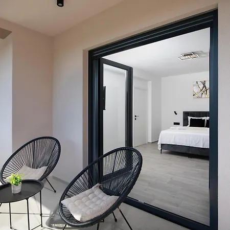 Lumea - 4 Bedroom With Pool