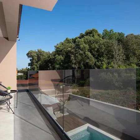 Lumea - 4 Bedroom With Pool
