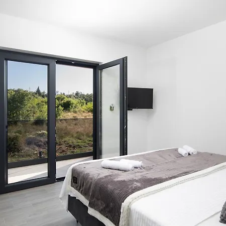 Villa Lumea - 4 Bedroom With Pool *