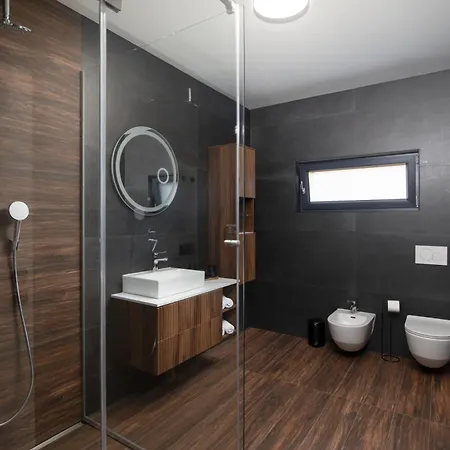 Lumea - 4 Bedroom With Pool * Pula
