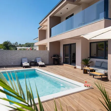 Lumea - 4 Bedroom With Pool Villa Pula