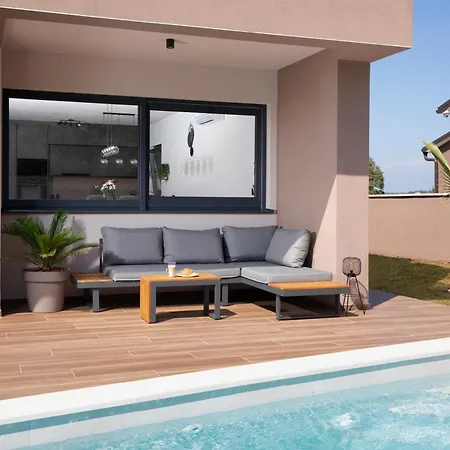 Lumea - 4 Bedroom With Pool Villa Pula