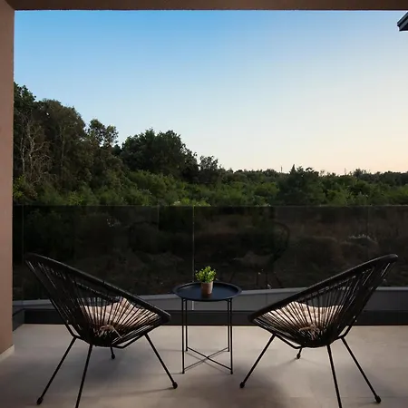 Lumea - 4 Bedroom With Pool * Pula